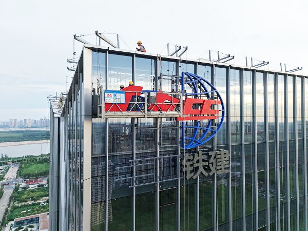 高空写字楼发光字拆旧换新麻烦吗？